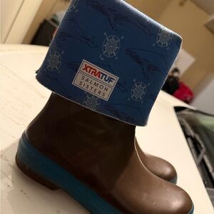 XTRATUF Salmon Sisters Brown and Blue Boots